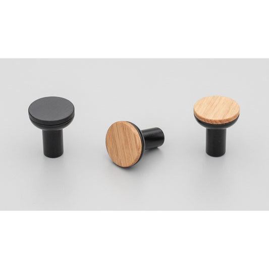 Hobro Knob 24mm Oak Lacq/Matt Black in Oak / Matt Black