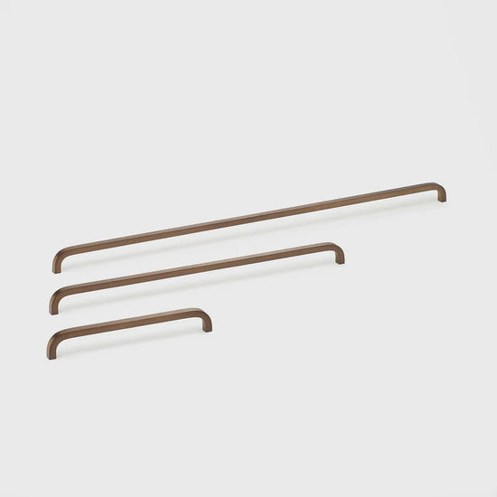 Lo & Co Curve Pull in Bronze