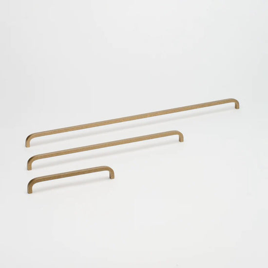 Lo & Co Curve Pull in Tumbled Brass