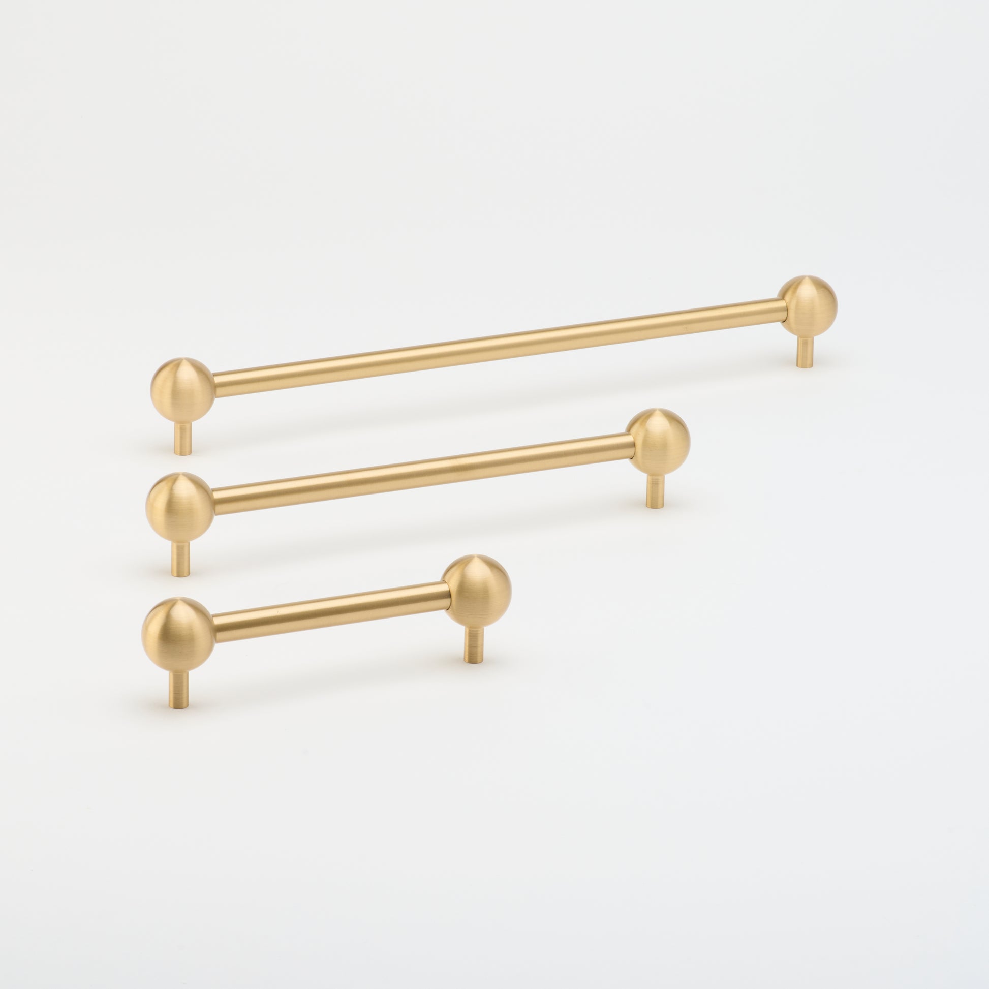 Lo & Co Sphere Pull in Brass