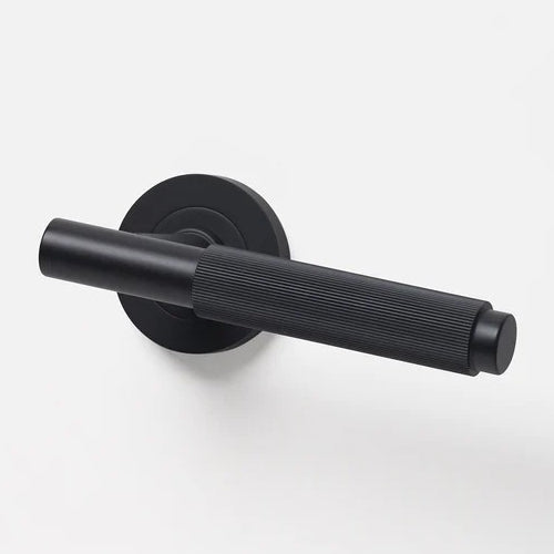 Lo & Co Linear Lever in Black