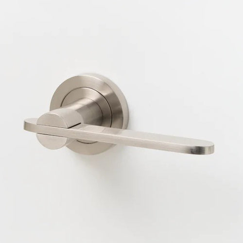 Lo & Co Intersect Lever in Nickel